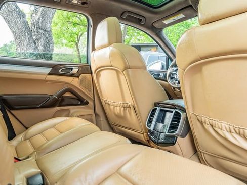 Used 2016 Porsche Cayenne Turbo AWD/4WD image 42