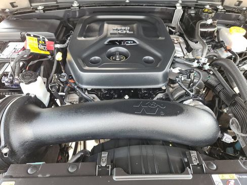 Used 2021 Jeep Wrangler Unlimited Sahara AWD/4WD image 31