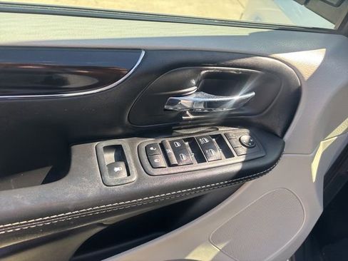 Used 2018 Dodge Grand Caravan SXT FWD image 19