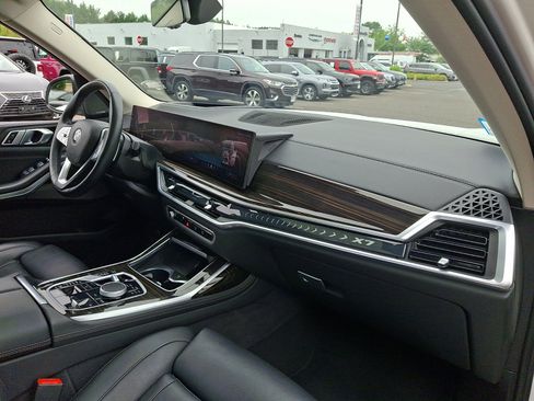 Used 2025 BMW X7 xDrive40i w/ Premium Package AWD/4WD image 11