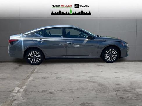 Used 2025 Nissan Altima 2.5 SV FWD image 6