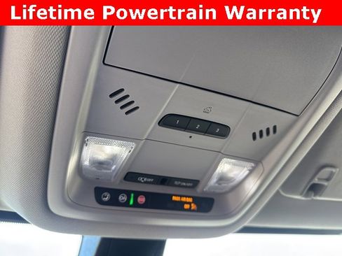 Used 2023 GMC Acadia SLT image 19