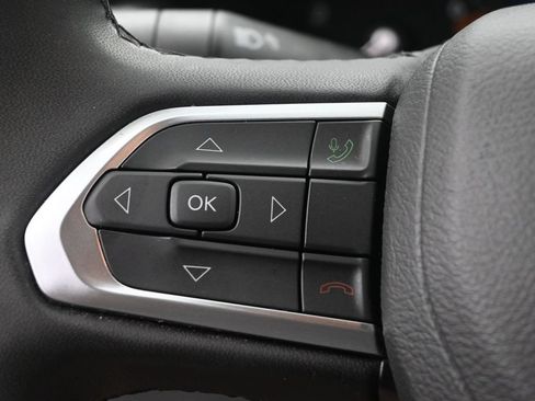 Used 2025 Jeep Compass Latitude AWD/4WD image 33