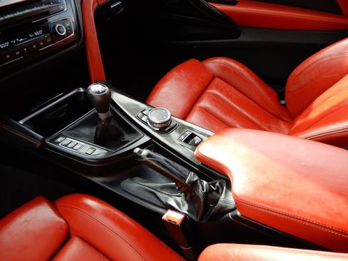 Used 2016 BMW M4 Convertible image 13