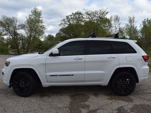 Used 2022 Jeep Grand Cherokee Laredo X AWD/4WD image 3