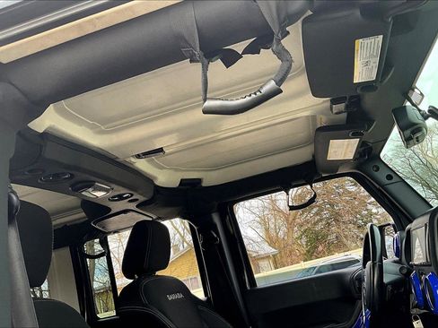 Used 2018 Jeep Wrangler Unlimited Sahara image 21