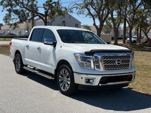 Used 2018 Nissan Titan SL image 1