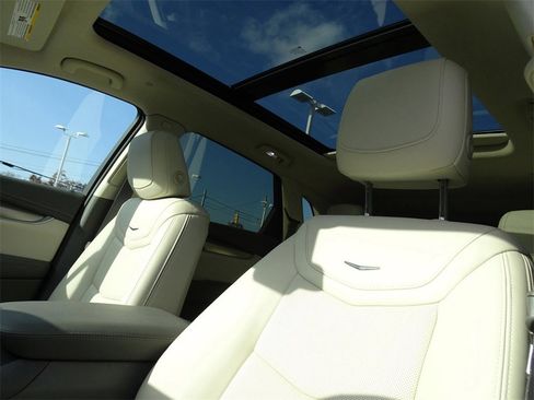 Certified 2024 Cadillac XT5 Premium Luxury w/ LPO, Floor Liner Package image 12