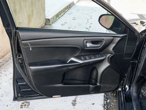 Used 2017 Toyota Camry XLE w/ Moonroof Package image 8