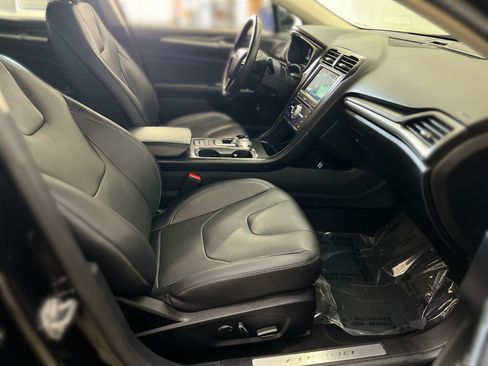 Used 2019 Ford Fusion Energi Titanium FWD image 26