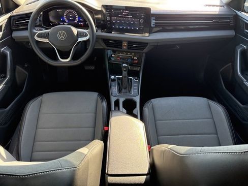 Used 2025 Volkswagen Jetta SE image 14