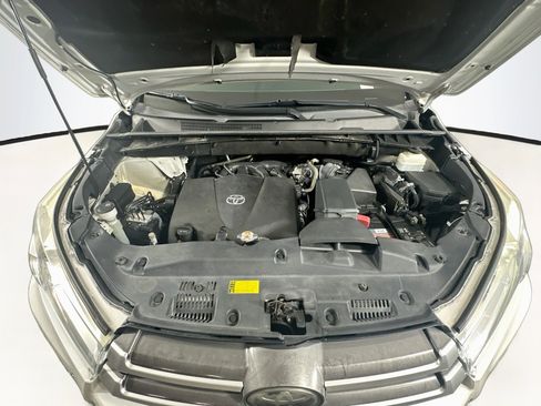 Used 2019 Toyota Highlander XLE FWD image 36