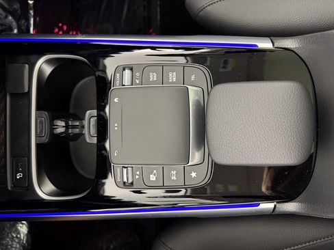 Used 2023 Mercedes-Benz EQB 300 4MATIC image 19