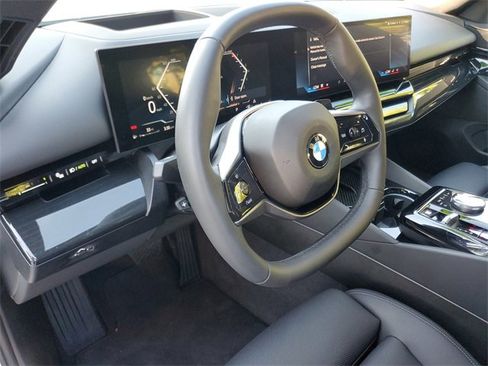Used 2025 BMW 530i image 18