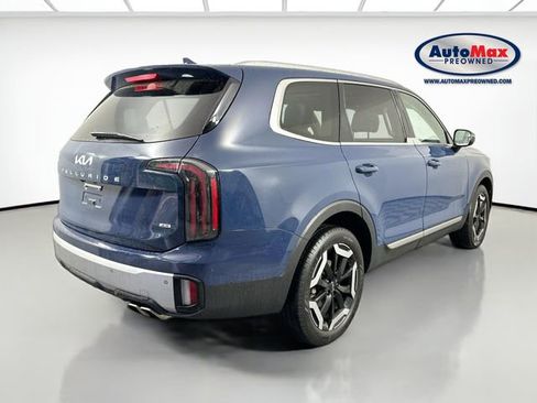 Used 2023 Kia Telluride EX w/ EX Captain's Chair Package AWD/4WD image 2