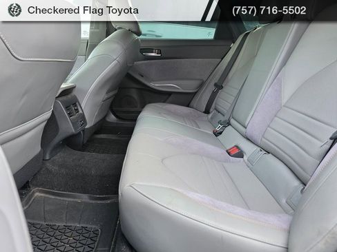 Used 2019 Toyota Avalon XSE image 21