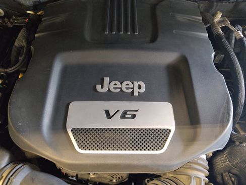 Used 2017 Jeep Wrangler Unlimited Sahara w/ Quick Order Package 24E Chief AWD/4WD image 30