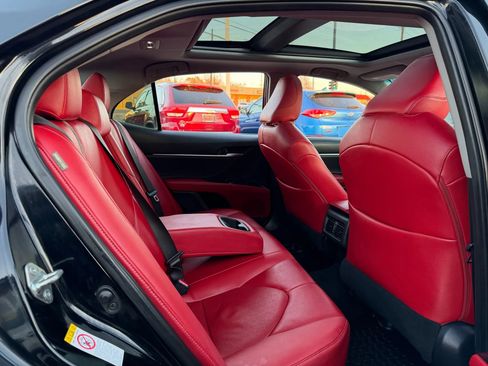 Used 2018 Toyota Camry XSE image 17