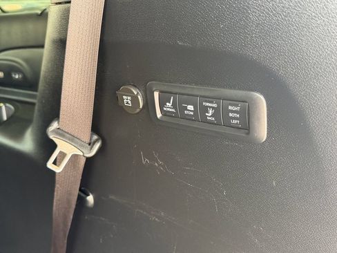 Used 2017 Chrysler Pacifica Limited FWD image 18