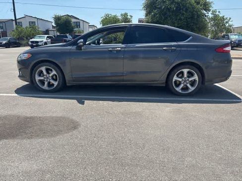 Used 2016 Ford Fusion SE AWD/4WD image 2
