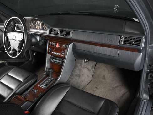 Used 1994 Mercedes-Benz E 500 Sedan image 22