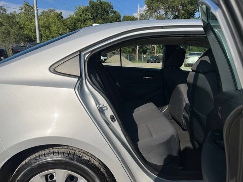 Used 2021 Toyota Corolla LE w/ Carpet Mat Package (TMS) FWD image 30