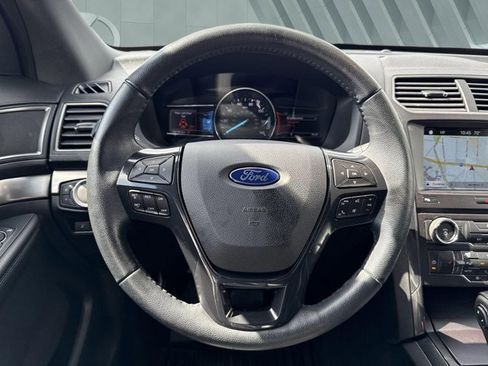 Used 2018 Ford Explorer XLT w/ Equipment Group 202A FWD image 14