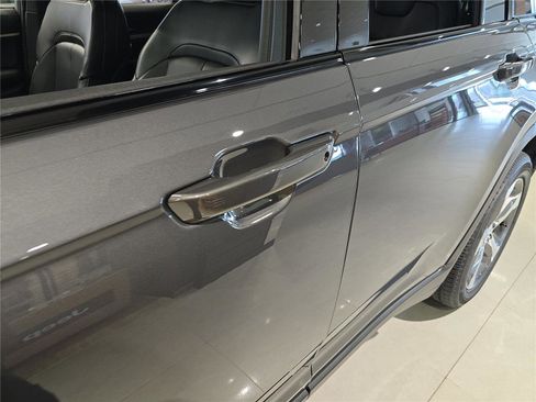 New 2026 Jeep Grand Cherokee Limited image 12