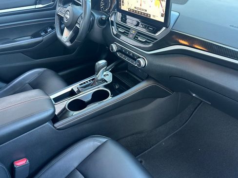 Used 2023 Nissan Altima 2.5 SR w/ SR Premium Package image 12