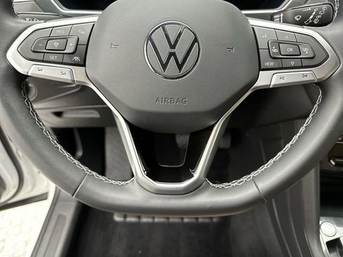 Used 2022 Volkswagen Tiguan SE image 15