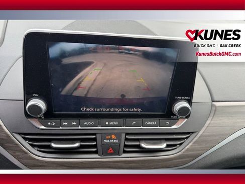Used 2025 Nissan Altima 2.5 SV FWD image 21