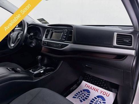 Used 2019 Toyota Highlander LE AWD/4WD image 31