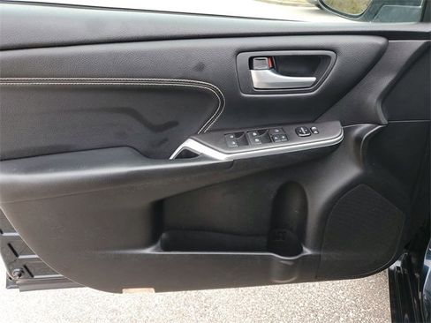 Used 2016 Toyota Camry XLE image 19