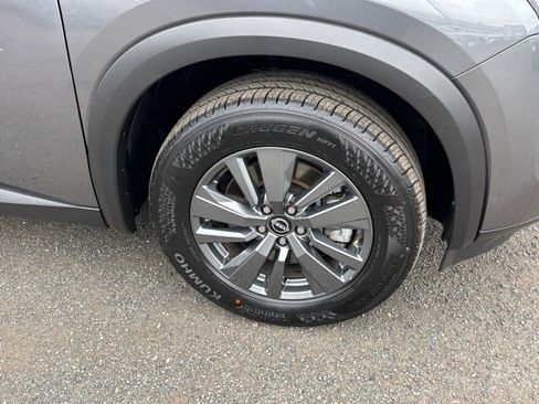 Used 2025 Nissan Pathfinder SV image 33