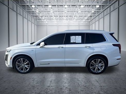 Used 2023 Cadillac XT6 Premium Luxury w/ Technology Package FWD image 2