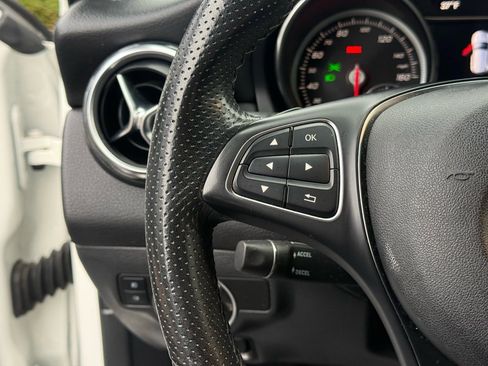 Used 2019 Mercedes-Benz GLA 250 image 14