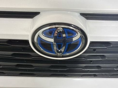 Used 2022 Toyota RAV4 LE AWD/4WD image 9