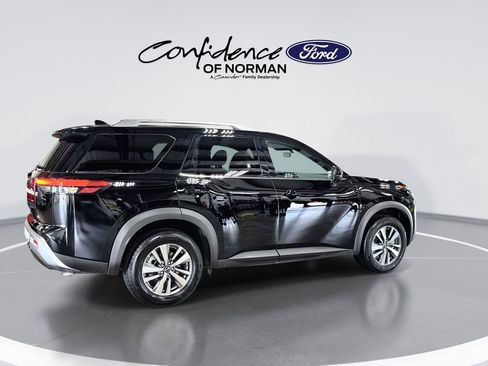 Used 2025 Nissan Pathfinder SL FWD image 9