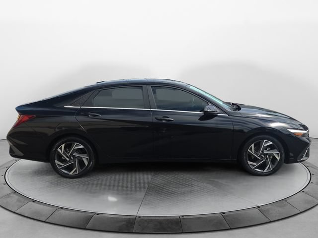 Used 2024 Hyundai Elantra SEL w/ Convenience Package FWD image 6