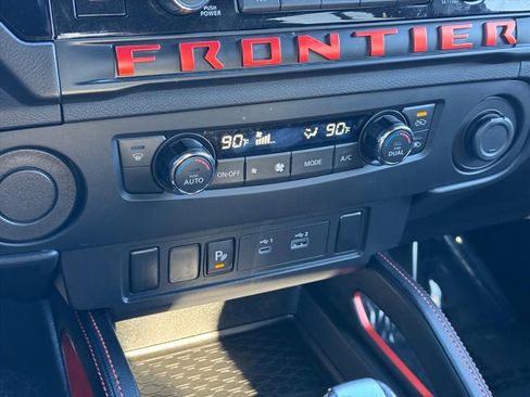 Used 2025 Nissan Frontier Pro-X image 21