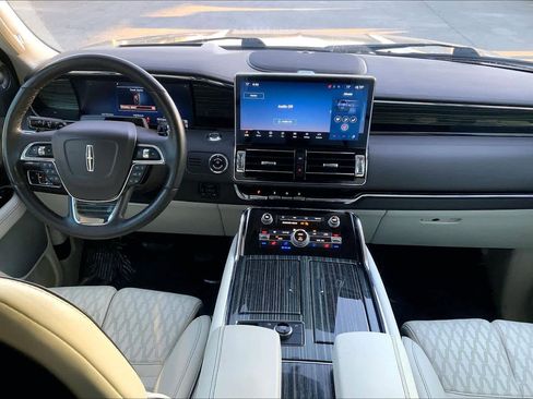 Used 2022 Lincoln Navigator Black Label image 14