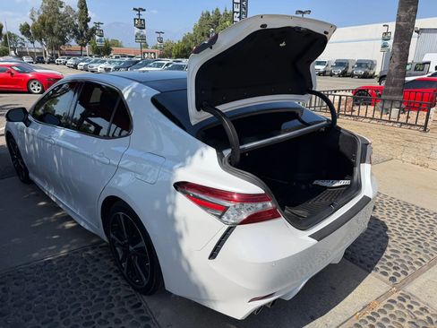 Used 2018 Toyota Camry XSE FWD image 12