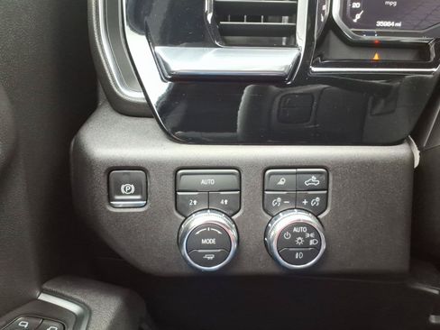 Used 2025 GMC Sierra 1500 SLT AWD/4WD image 17