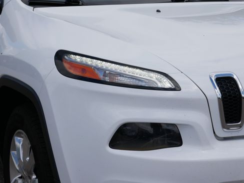 Used 2016 Jeep Cherokee Limited AWD/4WD image 16