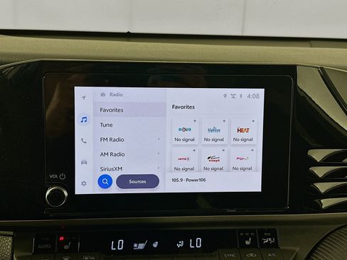 Used 2025 Toyota Camry SE w/ Convenience Package image 19