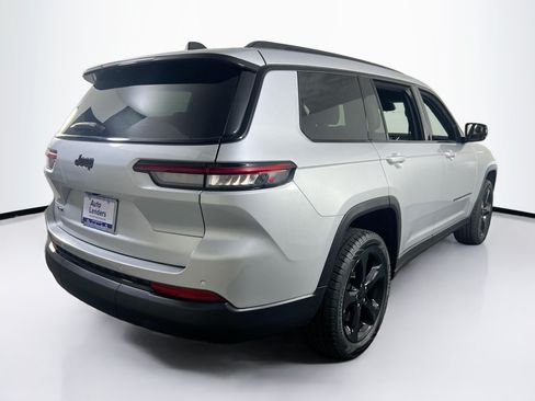 Used 2023 Jeep Grand Cherokee L Laredo AWD/4WD image 5