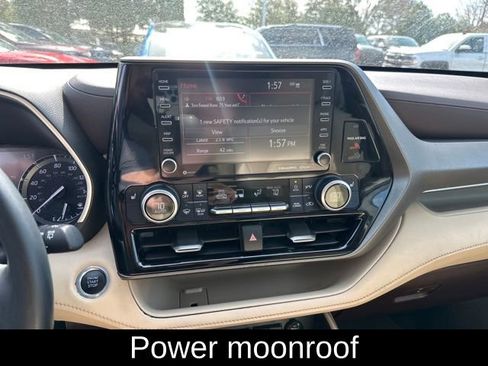 Used 2021 Toyota Highlander XLE FWD image 13