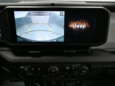 Used 2025 Jeep Wrangler Unlimited Sahara w/ Safety Group AWD/4WD image 21