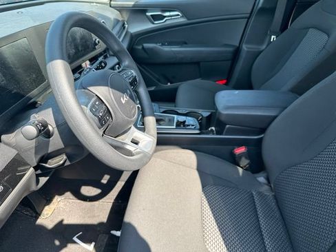 Used 2025 Kia Sportage LX AWD/4WD image 12