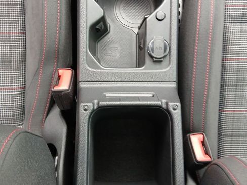 Used 2022 Volkswagen GTI SE image 27